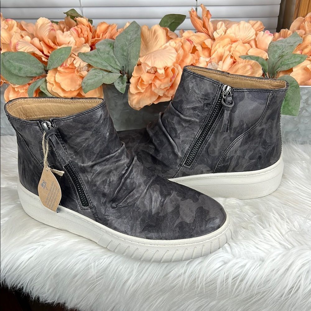 Sofft Portland Water Resistant Camo Platform Bootie Size 10 - Picture 2 of 11